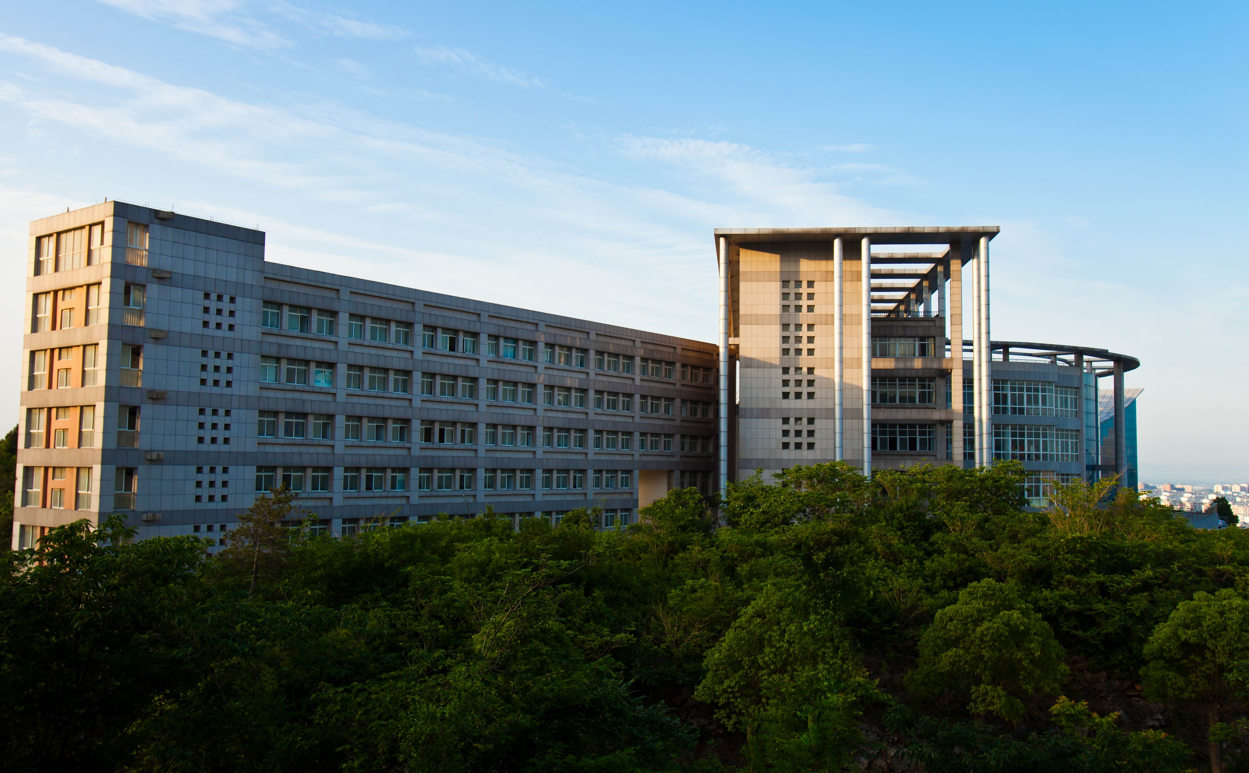 荆楚理工学院成教校园风景03